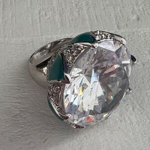 Elegant Silver and Green Gemstone Ring